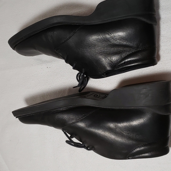 Italian made Booties by Easy Sprit 5.5 in size. - Picture 4 of 6